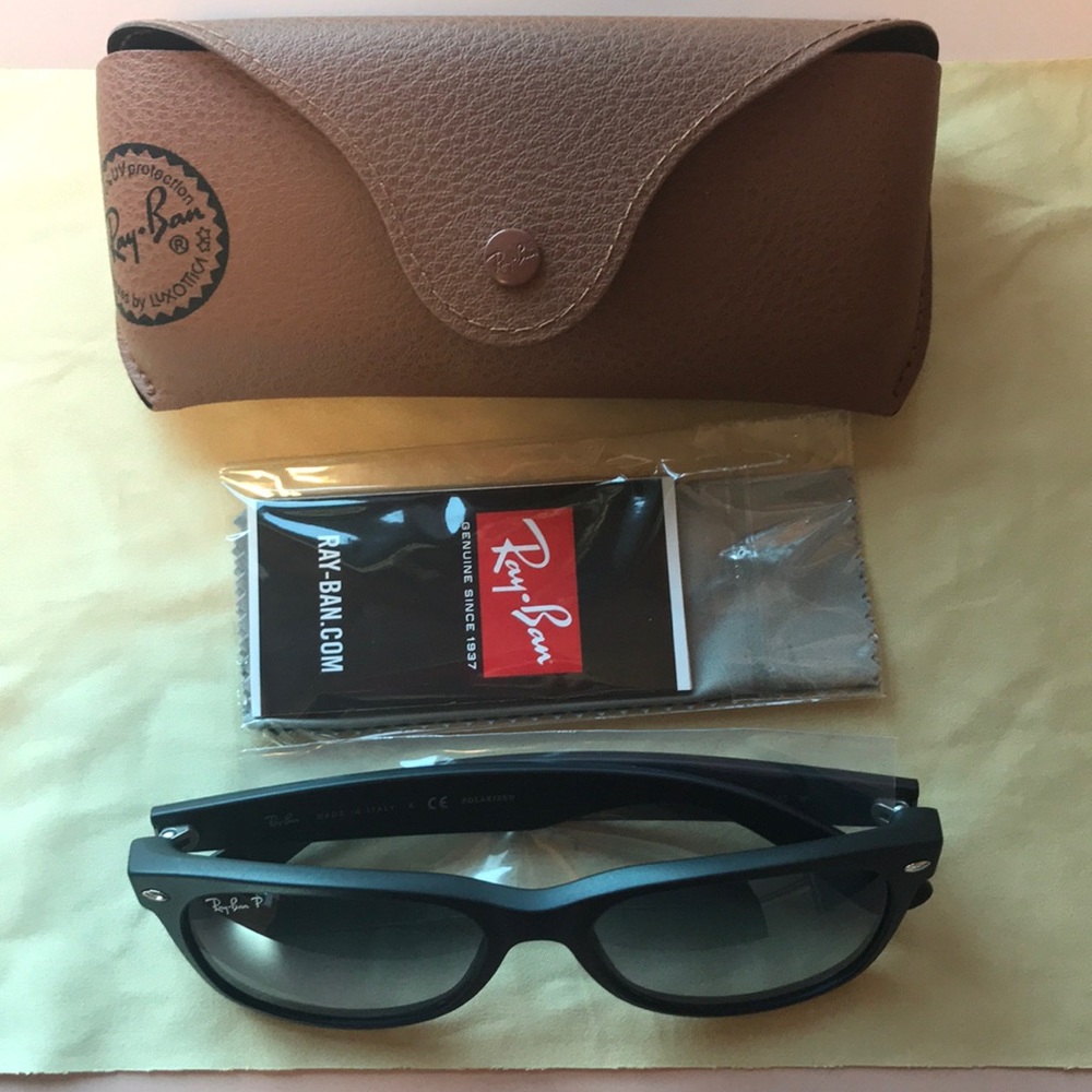 BRAND NEW RAYBAN WAYFARER SUNS